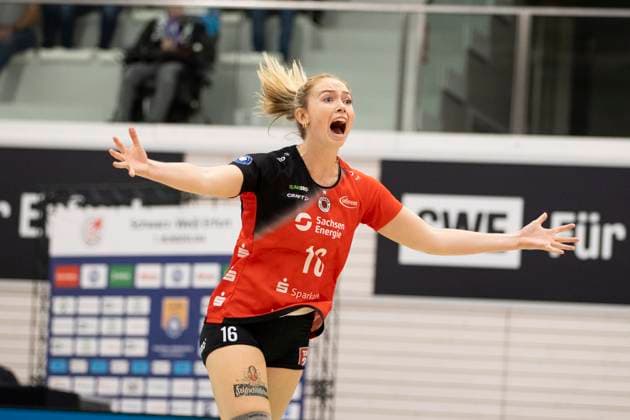 1. Volleyball Bundesliga Frauen: Schwarz-Weiss Erfurt vs. Dresdner SC; Erfurt; 02.10.2024 Jubel, Emma Scarlett Clothier ( 16; Dresdner SC) 1. Volleyball Bundesliga Frauen: Schwarz-Weiss Erfurt vs. Dresdner SC; Riethsporthalle Erfurt; 02.10.2024 Copyright: xBEAUTIFULxSPORTS Duehringx