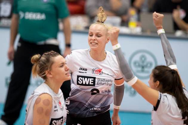 1. Volleyball Bundesliga Frauen: Schwarz-Weiss Erfurt vs. Dresdner SC; Erfurt; 02.10.2024 Jubel, Antonia Greskamp ( 9; Schwarz-Weiss Erfurt) 1. Volleyball Bundesliga Frauen: Schwarz-Weiss Erfurt vs. Dresdner SC; Riethsporthalle Erfurt; 02.10.2024 Copyright: xBEAUTIFULxSPORTS Duehringx