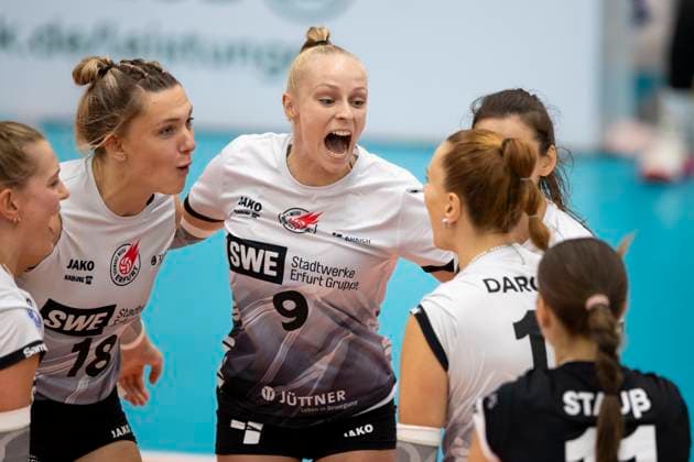 1. Volleyball Bundesliga Frauen: Schwarz-Weiss Erfurt vs. Dresdner SC; Erfurt; 02.10.2024 Jubel, Schwarz-Weiß Erfurt 1. Volleyball Bundesliga Frauen: Schwarz-Weiss Erfurt vs. Dresdner SC; Riethsporthalle Erfurt; 02.10.2024 Copyright: xBEAUTIFULxSPORTS Duehringx