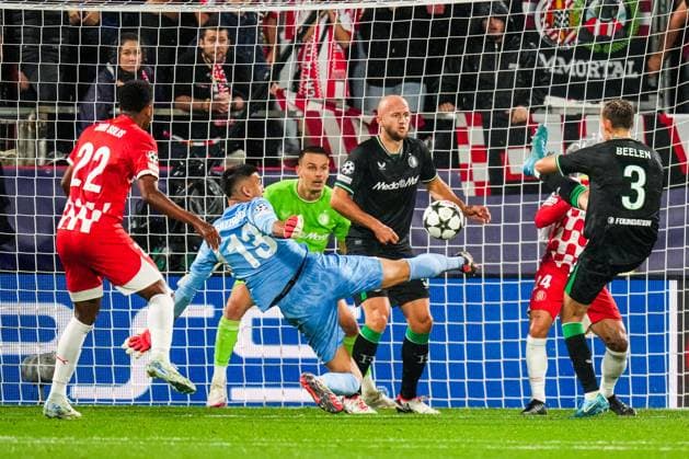 UEFA Champions League: Girona FC v Feyenoord Girona - Girona FC goalkeeper Paulo Gazzaniga, Gernot Trauner of Feyenoord during the second round of new format of the UEFA Champions League 2024 2025. The match is set between Girona FC and Feyenoord at Estadi Montilivi on 2 October 2024 in Girona, Spain. Copyright: xYannickxVerhoevenx