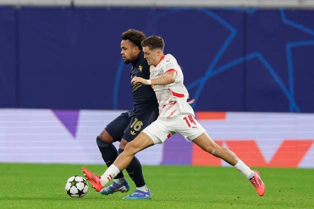 Weston McKennie (Juventus FC) und Christoph Baumgartner (RB Leipzig) kaempfen um den Ball, UEFA Champions League 2024 25 League Phase MD2, RB Leipzig v Juventus, Red Bull Arena am 02. October 2024 in Leipzig, Deutschland. (Foto von Marco Steinbrenner DeFodi Images) Weston McKennie (Juventus FC) und Christoph Baumgartner (RB Leipzig) battle for the ball, UEFA Champions League 2024 25 League Phase MD2, RB Leipzig v Juventus, Red Bull Arena (Leipzig), October 2, 2024 in Leipzig, Germany. (Photo by Marco Steinbrenner DeFodi Images) Defodi-700_leipzig_juve_20241002_008