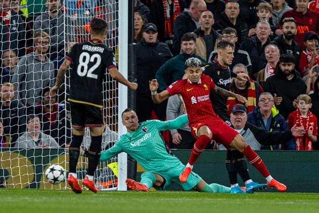 Football - UEFA Champions League - League Phase - Liverpool FC v Bologna FC 1909 LIVERPOOL, ENGLAND - Wednesday, October 2, 2024: Liverpool s Luis Diaz (R) is challenged by Bologna™s goalkeeper Åukasz Skorupski during the UEFA Champions League game between Liverpool FC and Bologna FC 1909 at Anfield. (Photo by David Rawcliffe Propaganda) LIVERPOOL Anfield MERSEYSIDE ENGLAND  Copyright: xDavidxRawcliffex P2024-10-02-Liverpool_Bologna-6