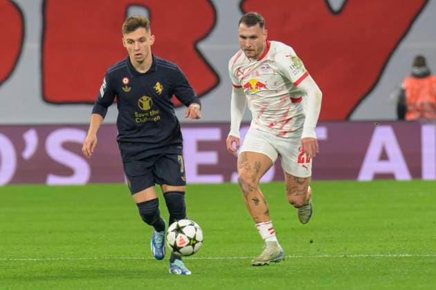 GER, Sachsen, Leipzig, RB Leipzig vs Juventus Turin, Champions League, CHL, UCL, Spieltag, Spielzeit 2024 2025, RB Arena, v.l. im Bild: v.l. Francisco Conceicao (Juventus Turin, 07), Assan Ouedraogo (RB Leipzig 20), Zweikampf, Action, Kampf, kaempft um den Ball, 02.10.2024, Copyright: HMBxMedia UwexKoch
