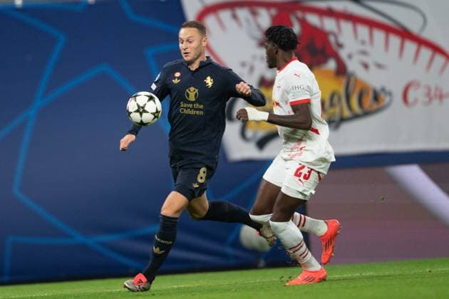 Teun Koopmeiners and Castello Lukeba during UEFA Champions league match, RB Leipzig - Juventus Turin , 01. october 2024 Copyright: xMICHALxFAJT,ZOSPORTU.SKx DSC_3378