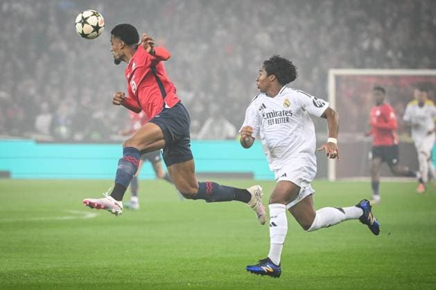 October 2, 2024, Villeneuve-D ascq, France, France: Alexsandro VICTOR DE SOUZA RIBEIRO of Lille and Endrick FELIPE MOREIRA DE SOUSA of Real Madrid during the UEFA Champions League, League Phase MD2 match between Lille OSC (LOSC) and Real Madrid at Pierre Mauroy Stadium on October 02, 2024 in Villeneuve-d Ascq near Lille, France. Villeneuve-D ascq France - ZUMAm308 20241002_zsp_m308_001 Copyright: xMatthieuxMirvillex