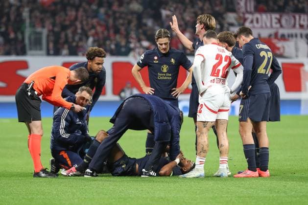02.10.2024, xtgx, Fussball, UEFA Champions League, RB Leipzig - Junventus Turin emspor, v.l. Bremer (Juventus, 3), verletzt, Verletzung (DFL DFB REGULATIONS PROHIBIT ANY USE OF PHOTOGRAPHS as IMAGE SEQUENCES and or QUASI-VIDEO) Leipzig