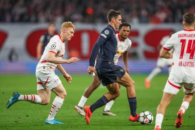 02.10.2024, Fussball, Saison 2024 2025, Champions League, 2. Spieltag, RB Leipzig - Juventus Turin, v. l. Nicolas Seiwald (RB Leipzig), Andrea Cambiaso (Juventus Turin) Leipzig RB Arena Sachsen Deutschland xRHR-FOTO TRx Copyright: TimxRehbein RHR-FOTOx RHR-FOTO TR