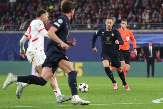 Champions League, Achtelfinale: RB Leipzig vs. Juventus Turin, 02.10.24 Teun Koopmeiners (8, Juventus Turin). Fussball, UEFA Champions League, Saison 2024 2025: RB Leipzig vs. Juventus Turin am 02.10.24 in der Red Bull Arena, Leipzig. Copyright: xBEAUTIFULxSPORTS JanxKaeferx