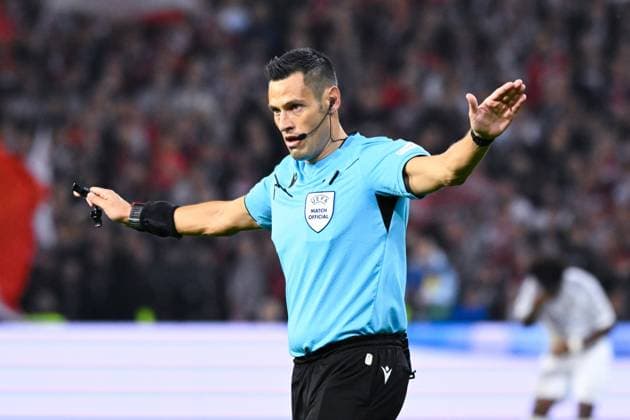 Maurizio Mariani ( referee ) during the UEFA Champions League match between Lille OSC and Real Madrid CF at Stade Pierre Mauroy on October 02, 2024 in Lille, France. ( Photo by federico pestellini panoramic ) - FOOTBALL : Lille vs Real Madrid - Ligue des Champions - 02 10 2024 FedericoPestellini Panoramic 