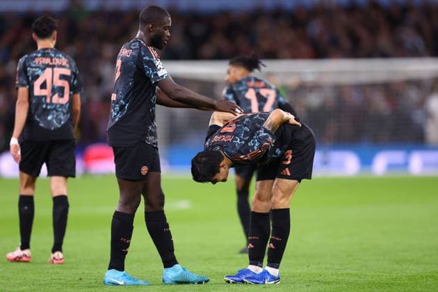Aston Villa v Bayern Munich 2 October 2024, Aston - UEFA Champions League Football - Aston Villa v Bayern Munich - Dayot Upamecano approaches Kim Min-jae of Bayern Munich as he stretches out his back - Photo: Jacques Feeney Offside. Aston UK Copyright: xJacquesxFeeneyx xOffsidexOffside