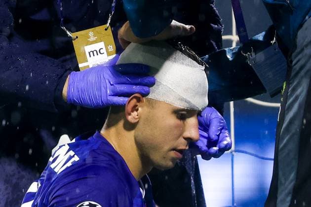 Sport Bilder des Tages GNK Dinamo v AS Monaco - UEFA Champions League 2024 25 League Phase MD2 ZAGREB, CROATIA - OCTOBER 2: Raul Torrente of Dinamo Zagreb receives medical attention during UEFA Champions League 2024 25 League Phase MD2 match between GNK Dinamo v AS Monaco at Maksimir Stadion on October 2, 2024 in Zagreb, Croatia.  LukaxStanzl PIXSELL