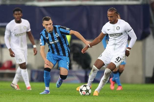 SOCCER - UEFA CL, Sturm vs Brugge KLAGENFURT,AUSTRIA,02.OCT.24 - SOCCER - UEFA Champions League, SK Sturm Graz vs Club Brugge. Image shows Ferran Jutgla (Bruegge) and Emanuel Aiwu (Sturm).  GEPAxpictures xChrisxBauer