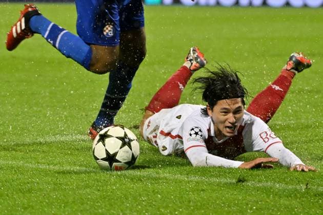 Takumi Minamino of Monaco (R) in action against Kevin Theophile-Catherine of Dinamo Zagreb (L) during the UEFA Champions League, League phase football match between Dinamo Zagreb and Monaco FOOTBALL : Dinamo Zagreb vs AS Monaco - UEFA Ligue des Champions 2024 2025 - 02 10 2024 IgorKupljenik Panoramic 