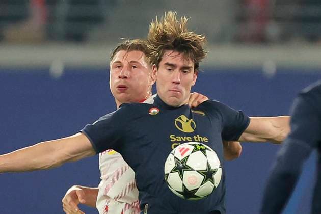 Willi Orban (RB Leipzig) und Dusan Vlahovic (Juventus FC) kaempfen um den Ball, UEFA Champions League 2024 25 League Phase MD2, RB Leipzig v Juventus, Red Bull Arena am 02. October 2024 in Leipzig, Deutschland. (Foto von Marco Steinbrenner DeFodi Images) Willi Orban (RB Leipzig) und Dusan Vlahovic (Juventus FC) battle for the ball, UEFA Champions League 2024 25 League Phase MD2, RB Leipzig v Juventus, Red Bull Arena (Leipzig), October 2, 2024 in Leipzig, Germany. (Photo by Marco Steinbrenner DeFodi Images) Defodi-700_leipzig_juve_20241002_056