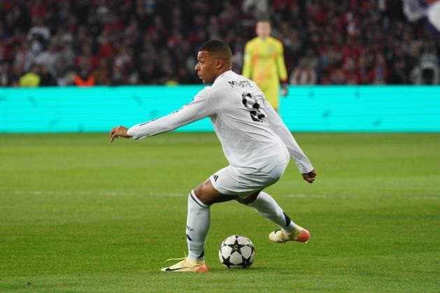 Kylian Mbappe of Real Madrid Lille v Real Madrid, UEFA Champions League, Group Stage, Football, Pierre Mauroy Stadium, Lille, France, 02 Oct 2024 EDITORIAL USE ONLY No use with unauthorised audio, video, data, fixture lists, club league logos or live services. Online in-match use limited to 120 images, no video emulation. No use in betting, games or single club league player publications. Copyright: xDavexWinter Shutterstockx 14750773bp