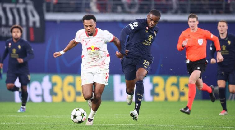RB Leipzig - Juventus Turin Champions League Leipzig, 02.10.2024, Red Bull Arena, Fußball, UEFA Champions League, 2. Spieltag , RB Leipzig vs. Juventus Turin , Im Bild von links: Lois Openda (11, RB Leipzig), Pierre Kalulu (15, JUVE). , Nur zur redaktionellen Nutzung. Only editorial use. , UEFA regulations prohibit any use of photographs as image sequences and or quasi-video. ,