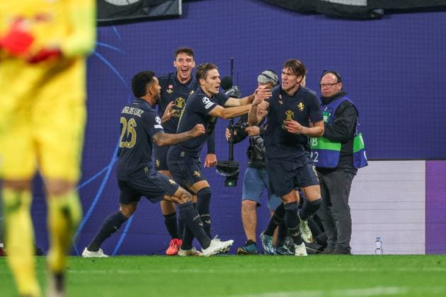 02.10.2024, Fussball, Saison 2024 2025, Champions League, 2. Spieltag, RB Leipzig - Juventus Turin, Dusan Vlahovic (Juventus Turin) jubelt nach seinem Tor zum 2 zu 2. Leipzig RB Arena Sachsen Deutschland xRHR-FOTO TRx Copyright: TimxRehbein RHR-FOTOx RHR-FOTO TR