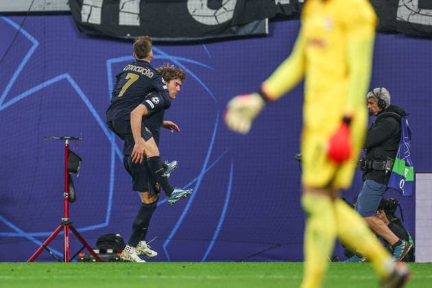 02.10.2024, Fussball, Saison 2024 2025, Champions League, 2. Spieltag, RB Leipzig - Juventus Turin, Dusan Vlahovic (Juventus Turin) jubelt nach seinem Tor zum 2 zu 2. Leipzig RB Arena Sachsen Deutschland xRHR-FOTO TRx Copyright: TimxRehbein RHR-FOTOx RHR-FOTO TR