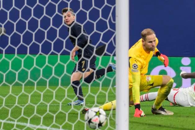 Sport Bilder des Tages GER, Sachsen, Leipzig, RB Leipzig vs Juventus Turin, Champions League, CHL, UCL, Spieltag, Spielzeit 2024 2025, RB Arena, v.l. im Bild: Francisco Conceicao (Juventus Turin, 07), trifft zum 2:3 - Tor, Torschuetze, 02.10.2024, Copyright: HMBxMedia UwexKoch