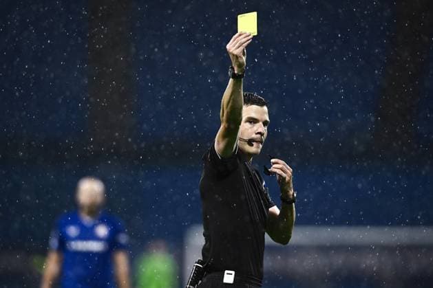 GNK Dinamo v AS Monaco - UEFA Champions League 2024 25 League Phase MD2 ZAGREB, CROATIA - OCTOBER 2: Referee Harm Osmers shows a yellow card during UEFA Champions League 2024 25 League Phase MD2 match between GNK Dinamo v AS Monaco at Maksimir Stadion on October 2, 2024 in Zagreb, Croatia.  MarkoxLukunic PIXSELL