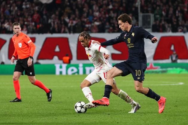 Xavi Simons (RB Leipzig,10) gegen Kenan Yildiz (Juventus Turin,10) - Champions League Ligaphase Saison 2024-2025 RB Leipzig vs. Juventus Turin in der Red Bull Arena in Leipzig - Aktion,Fussball,Deutschland,Mann,Männer,02.10.2024