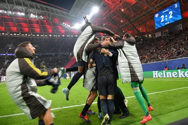 Mannschaft von Juventus Turin bejubelt das 2:3. GER, RB Leipzig vs. Juventus Turin, Fussball, UEFA Champions League, 2. Spieltag, Saison 2024 2025, 02.10.2024 DFB DFL REGULATIONS PROHIBIT ANY USE OF PHOTOGRAPHS AS IMAGE SEQUENCES AND OR QUASI-VIDEO GER, RB Leipzig vs. Juventus Turin, Fussball, UEFA Champions League, 2. Spieltag, Saison 2024 2025, 02.10.2024 Leipzig Copyright: xEibner-Pressefoto BertxHarzerx EP_BHR