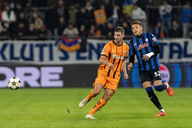 UEFA Champions League: Shakhtar - Atalanta; 02.10.2024 Valeriy Bondar (Shakhtar, 5), Mateo Retegui (Atalanta, 32) UEFA Champions League: Shakhtar - Atalanta; Arena AufSchalke, Gelsenkirchen; 02.10.2024 Copyright: xBEAUTIFULxSPORTS Buriakovx