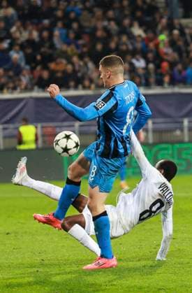 SOCCER - UEFA CL, Sturm vs Brugge KLAGENFURT,AUSTRIA,02.OCT.24 - SOCCER - UEFA Champions League, SK Sturm Graz vs Club Brugge. Image shows Christos Tzolis (Club Brügge) and Alexander Prass (Sturm).  GEPAxpictures xWolfgangxGrebien