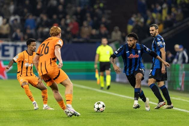 UEFA Champions League: Shakhtar - Atalanta; 02.10.2024 Ederson (Atalanta, 13), Yukhym Konoplia (Shakhtar, 26) UEFA Champions League: Shakhtar - Atalanta; Arena AufSchalke, Gelsenkirchen; 02.10.2024 Copyright: xBEAUTIFULxSPORTS Buriakovx