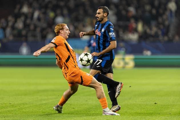 UEFA Champions League: Shakhtar - Atalanta; 02.10.2024 Davide Zappacosta (Atalanta, 77), Yukhym Konoplia (Shakhtar, 26) UEFA Champions League: Shakhtar - Atalanta; Arena AufSchalke, Gelsenkirchen; 02.10.2024 Copyright: xBEAUTIFULxSPORTS Buriakovx