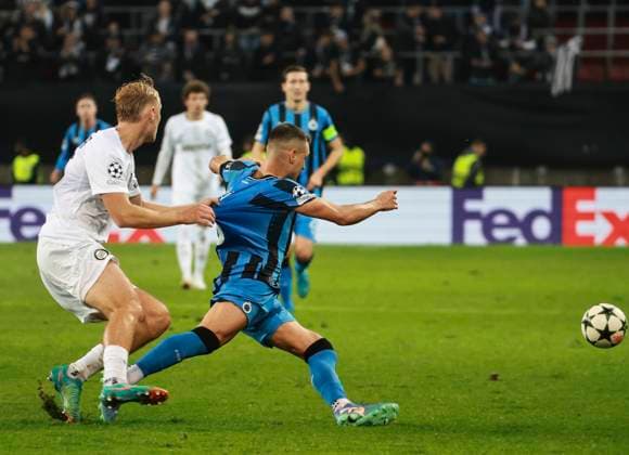 SOCCER - UEFA CL, Sturm vs Brugge KLAGENFURT,AUSTRIA,02.OCT.24 - SOCCER - UEFA Champions League, SK Sturm Graz vs Club Brugge. Image shows Niklas Geyrhofer (Sturm) and Ferran Jutgla (Club Brügge).  GEPAxpictures xWolfgangxGrebien