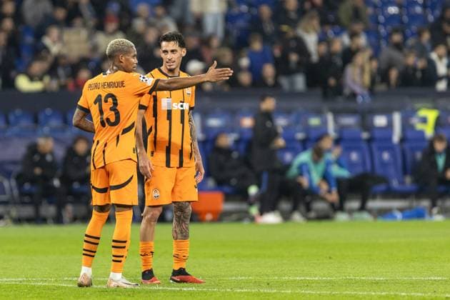 UEFA Champions League: Shakhtar - Atalanta; 02.10.2024 Pedro Henrique (Shakhtar, 13), Marlon Gomes (Shakhtar, 30) im Gespräch UEFA Champions League: Shakhtar - Atalanta; Arena AufSchalke, Gelsenkirchen; 02.10.2024 Copyright: xBEAUTIFULxSPORTS Buriakovx