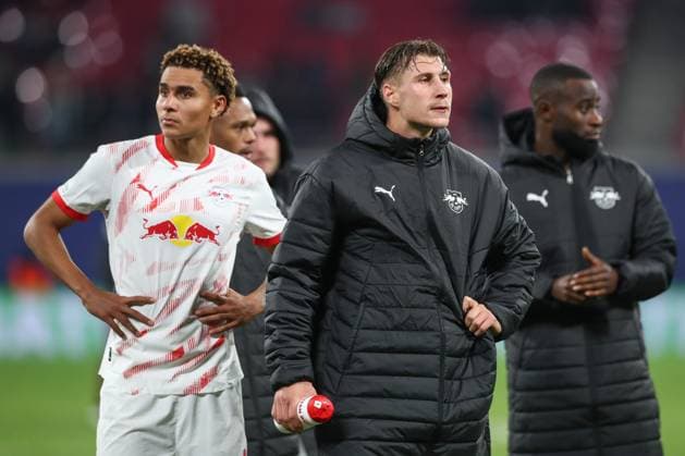02.10.2024, xtgx, Fussball, UEFA Champions League, RB Leipzig - Junventus Turin emspor, v.l. Willi Orban (Leipzig, 4) enttaeuscht, schaut enttaeuscht, niedergeschlagen, disappointed (DFL DFB REGULATIONS PROHIBIT ANY USE OF PHOTOGRAPHS as IMAGE SEQUENCES and or QUASI-VIDEO) Leipzig