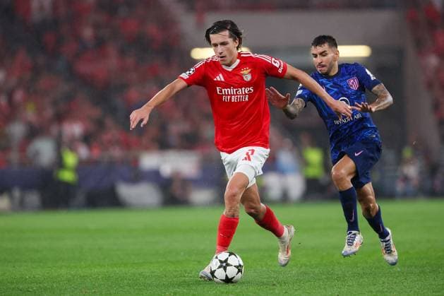 Portugal, Lisbon 2. October 2024 Uefa Champions League phase 2024 25 Matchday 2, S.L.Benfica - Atletico de Madrid v.l., Alvaro Fernandez Carreras (S.L.Benfica), Nahuel Molina (AtlÃ tico Madrid), Zweikampf, Action, Aktion, Battles for the Ball Copyright: JoaquimxFerreira