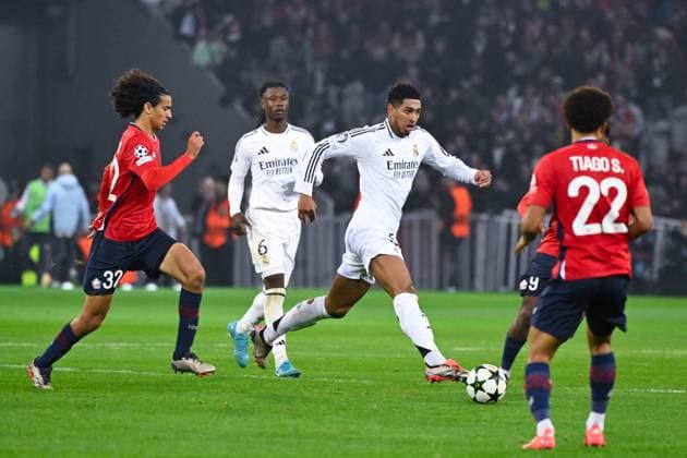 Jude Bellingham ( 5 - Real Madrid ) and Ayyoub BOUADDI ( 32 - Lille ) during the UEFA Champions League match between Lille OSC and Real Madrid CF at Stade Pierre Mauroy on October 02, 2024 in Lille, France. ( Photo by federico pestellini panoramic ) - FOOTBALL : Lille vs Real Madrid - Ligue des Champions - 02 10 2024 FedericoPestellini Panoramic 