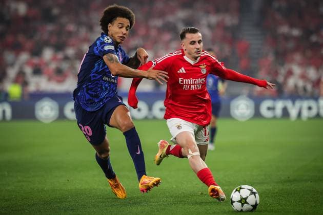 October 2, 2024, Lisbon, Portgual: AXEL WITSEL, of Atletico Madrid, left, and KAREM AKTURKOGLU of Benfica in action during the UEFA Champions League, League Phase MD2 match between SL Benfica and Atletico de Madrid at Estadio da Luz. Benfica won 4:0. Lisbon Portgual - ZUMAm308 20241002_zsp_m308_008 Copyright: xMatthieuxMirvillex