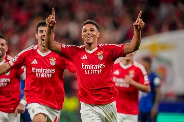 Alexander Bah of Benfica celebrates after scoring a goal during the UEFA Champions League 2024 25 football match between SL Benfica and Atletico Madrid at Estadio da Luz in Lisbon, Portugal (Pedro Loureiro SPP) Copyright: xPedroxLoureiro SPPx spp-en-PeLo-pedroloureirobenxmad721