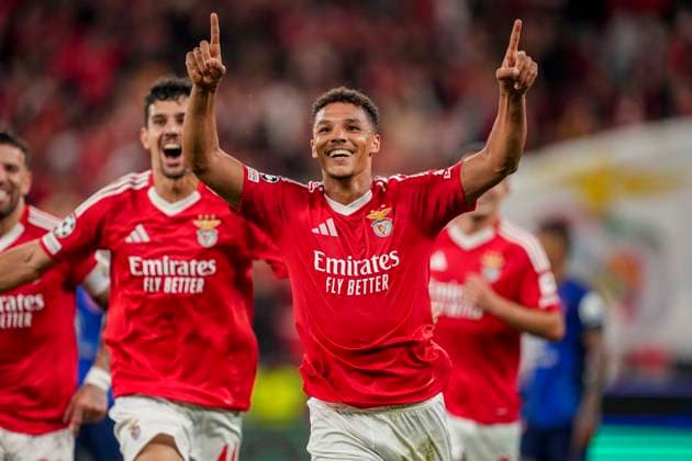 Alexander Bah of Benfica celebrates after scoring a goal during the UEFA Champions League 2024 25 football match between SL Benfica and Atletico Madrid at Estadio da Luz in Lisbon, Portugal (Pedro Loureiro SPP) Copyright: xPedroxLoureiro SPPx spp-en-PeLo-pedroloureirobenxmad722