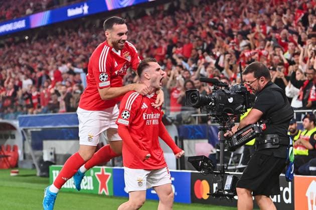 Portugal, Lisbon 2. October 2024 Uefa Champions League phase 2024 25 Matchday 2, S.L.Benfica - Atletico de Madrid v.l., Orkun Kokcu (S.L.Benfica) und Kerem Aktürkoglu (S.L.Benfica) Torjubel, Goal celebration, celebrate the goal Copyright: JoaquimxFerreira