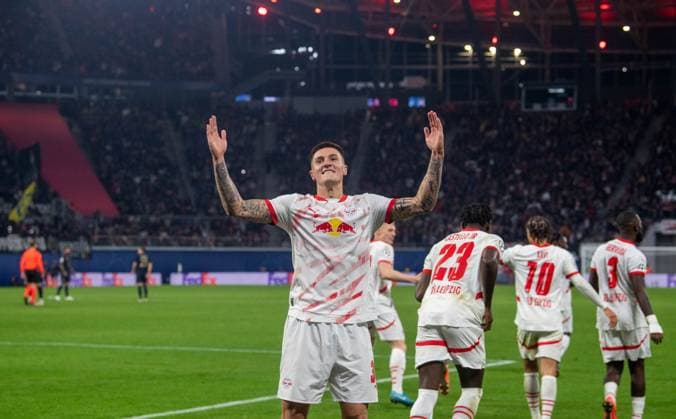 Fussball, Herren, Saison 2024 2025, Champions League (Ligaphase, 2. Spieltag), RB Leipzig - Juventus Turin, Benjamin Sesko (RB Leipzig), Jubel nach Tor zum 2:1, 02.10.2024, Copyright: xSebastianxRäppold MatthiasxKochx