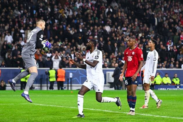 Lucas Chevalier ( 30 - Lille ) and Antonio Rudiger ( 22 - Real Madrid ) during the UEFA Champions League match between Lille OSC and Real Madrid CF at Stade Pierre Mauroy on October 02, 2024 in Lille, France. ( Photo by federico pestellini panoramic ) - FOOTBALL : Lille vs Real Madrid - Ligue des Champions - 02 10 2024 FedericoPestellini Panoramic 