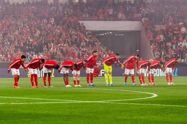 October 2, 2024, Lisbon, Portugal: SL Benfica players greet the fans before the UEFA Champions League football match between SL Benfica and Atletico Madrid at Estadio da Luz Stadium. Lisbon Portugal - ZUMAs197 20241002_aaa_s197_172 Copyright: xHugoxAmaralx