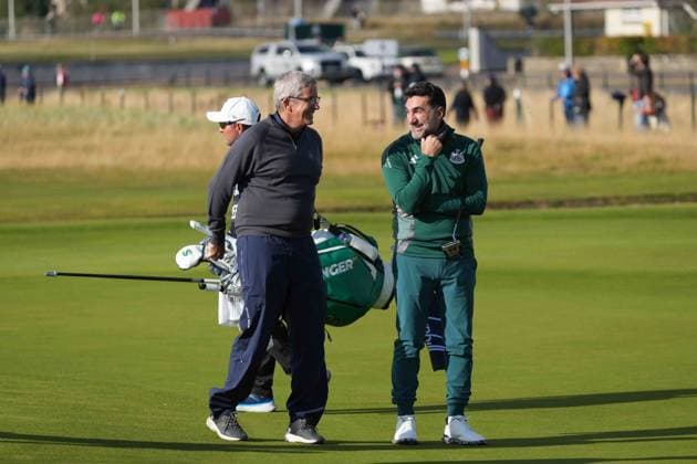 PGA, Golf Herren Tour Commissioner Jay Monahan with LIV Golf & Newcastle United fc Chairman His Excellency Yasir Al Rumayyan on the 18th hole. Alfred Dunhill Links Championship 2024, Day One, Golf, The Belfry, Angus and Fife, Scotland, UK - 03 Oct 2024  Copyright: xStuartxWallace Shutterstockx 14751990f