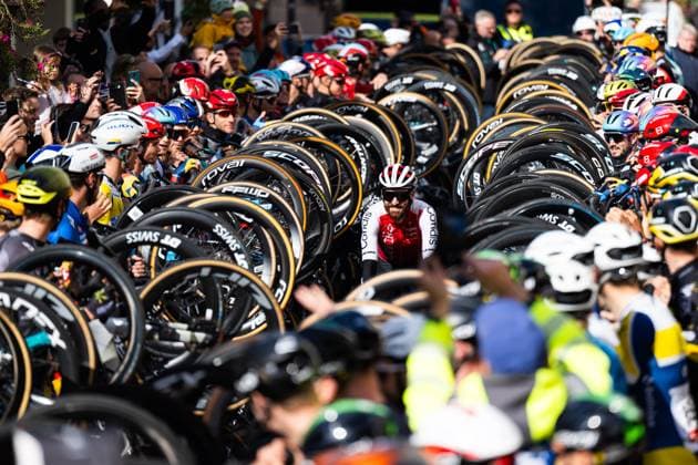 Münsterland Giro 2024, 03.10.2024 Die Fahrerkollegen stehen Spalier zum Abschied von Simon Geschke (GER, Team Cofidis), Sparkassen Münsterland Giro, Münster (GER), 03.10.2024 Copyright: xBEAUTIFULxSPORTS Hilgerx