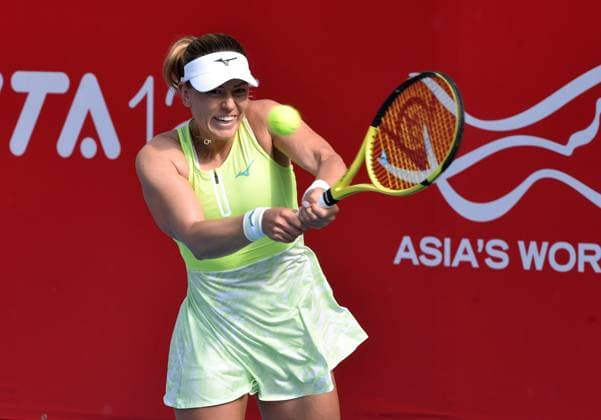 (241003) -- HONG KONG, Oct. 3, 2024 -- Dalma Galfi of Hungary hits a return to Hibino Nao of Japan during the women s singles round of 16 match at WTA, Tennis Damen Hong Kong 125 Open tennis tournament in Hong Kong, south China, Oct. 3, 2024. (Photo by Xinhua) (SP)CHINA-HONG KONG-TENIS-WTA 125 (CN) LoxPingxFai 