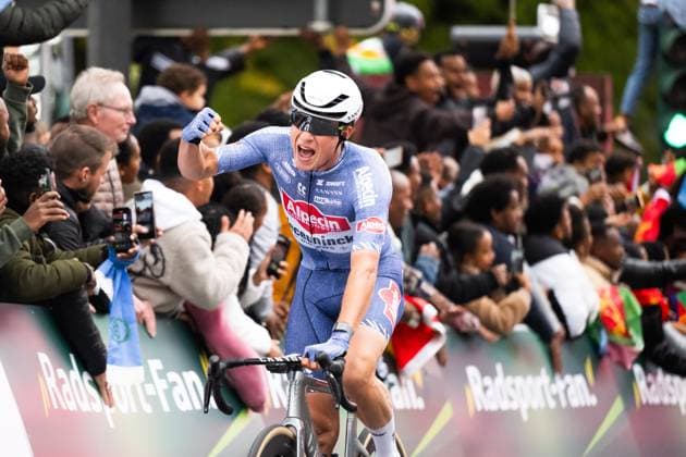 Sport Themen der Woche KW40 Sport Bilder des Tages Münsterland Giro 2024, 03.10.2024 Sieger Jasper Philipsen (BEL, Alpecin-Deceuninck), Sparkassen Münsterland Giro, Münster (GER), 03.10.2024 *** Münsterland Giro 2024, 03 10 2024 Winner Jasper Philipsen BEL, Alpecin Deceuninck , Sparkassen Münsterland Giro, Münster GER , 03 10 2024 Copyright: xBEAUTIFULxSPORTS Hilgerx