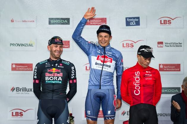 Sport Bilder des Tages Münsterland Giro 2024, 03.10.2024 Podium vlnr.: 2. Jordi Meeus (BEL, Red Bull-BORA-hansgrohe), 1. Jasper Philipsen (BEL, Alpecin-Deceuninck), 3. Milan Fretin (BEL, Cofidis), Sparkassen Münsterland Giro, Münster (GER), 03.10.2024 Copyright: xBEAUTIFULxSPORTS Hilgerx