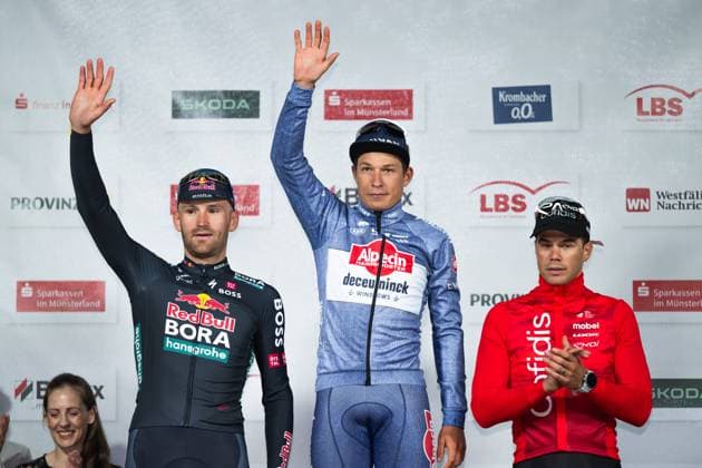 Münsterland Giro 2024, 03.10.2024 Podium vlnr.: 2. Jordi Meeus (BEL, Red Bull-BORA-hansgrohe), 1. Jasper Philipsen (BEL, Alpecin-Deceuninck), 3. Milan Fretin (BEL, Cofidis), Sparkassen Münsterland Giro, Münster (GER), 03.10.2024 Copyright: xBEAUTIFULxSPORTS Hilgerx