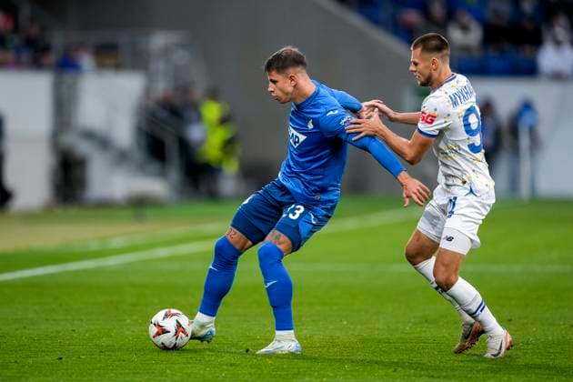 v.li.: Adam Hlozek (Hoffenheim, 23), Mykola Mykhailenko (FC Dynamo Kyiv, 91), Zweikampf, Spielszene, Duell, duel, tackle, tackling, Dynamik, Action, Aktion, 03.10.2024, Sinsheim (Deutschland), Fussball, UEFA Europa League, Gruppenphase, TSG 1899 Hoffenheim - Dynamo Kiew, REGULATIONS PROHIBIT ANY USE OF PHOTOGRAPHS AS IMAGE SEQUENCES AND OR QUASI-VIDEO.