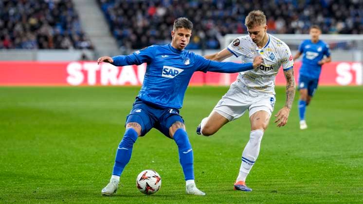v.li.: Adam Hlozek (Hoffenheim, 23), Volodymyr Brazhko (FC Dynamo Kyiv, 6), Zweikampf, Spielszene, Duell, duel, tackle, tackling, Dynamik, Action, Aktion, 03.10.2024, Sinsheim (Deutschland), Fussball, UEFA Europa League, Gruppenphase, TSG 1899 Hoffenheim - Dynamo Kiew, REGULATIONS PROHIBIT ANY USE OF PHOTOGRAPHS AS IMAGE SEQUENCES AND OR QUASI-VIDEO.